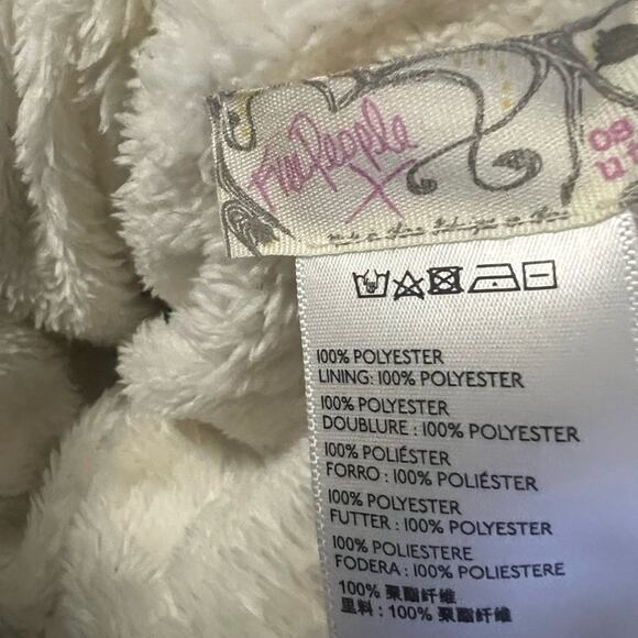 NWT FREE PEOPLE ANTHROPOLOGIE TAUPE HAT &‎ SCARFT SET - Picture 5 of 8